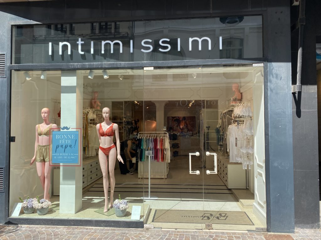 Intervention à Lille pour le changement de deux portes vitrées de magasin