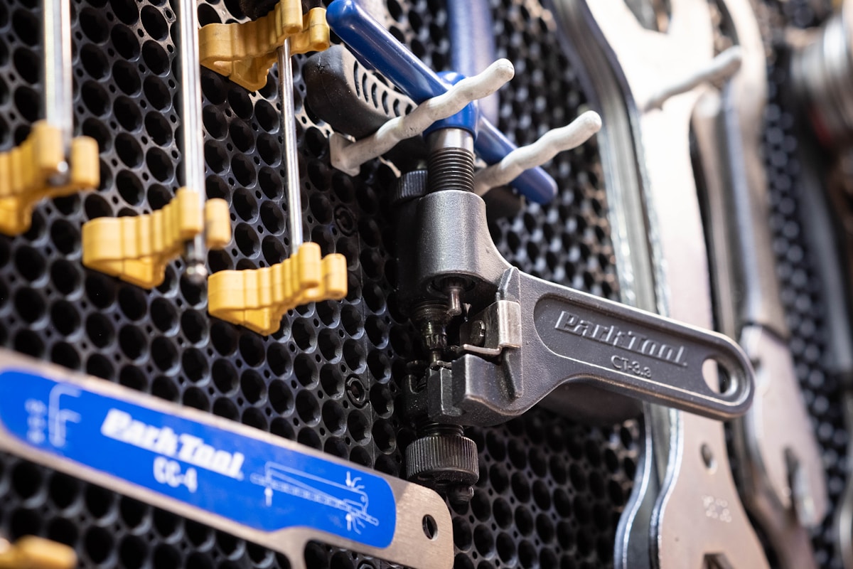 A bunch of tools are hanging on a wall